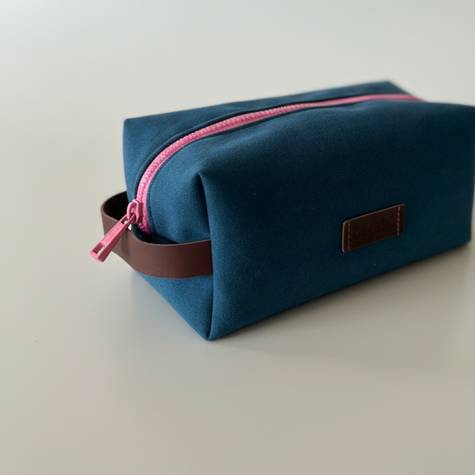 dark blue traveling bag with pink zipper