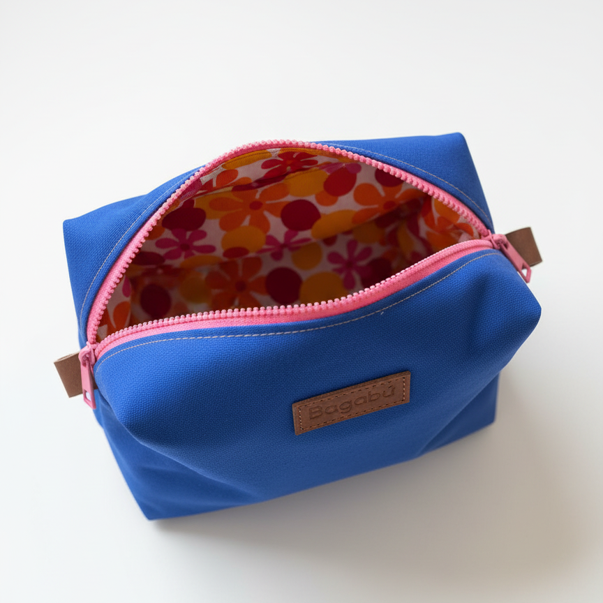 waxed canvas blue traveling bag wityh pink zipper